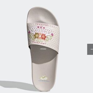 Adidas Sandals UNISEX Men’s US12 Adidas Originals sandals shower slides